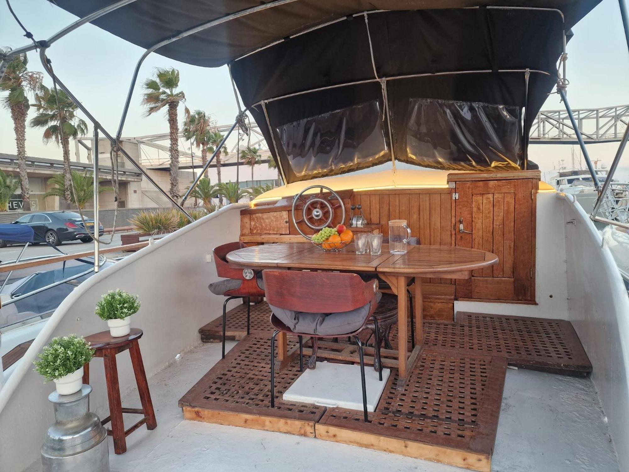 Hotel na wodzie Classic Boat Barcelona