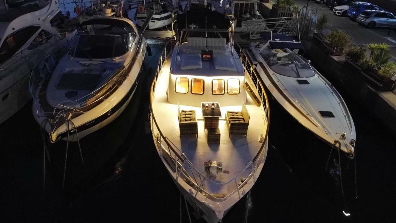Hotel na wodzie Classic Boat